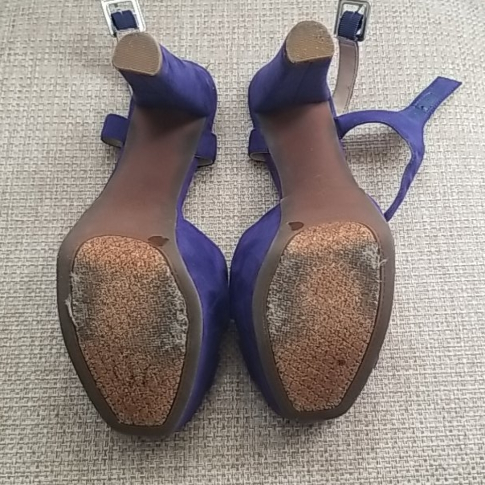 Heels - Picture 2 of 3